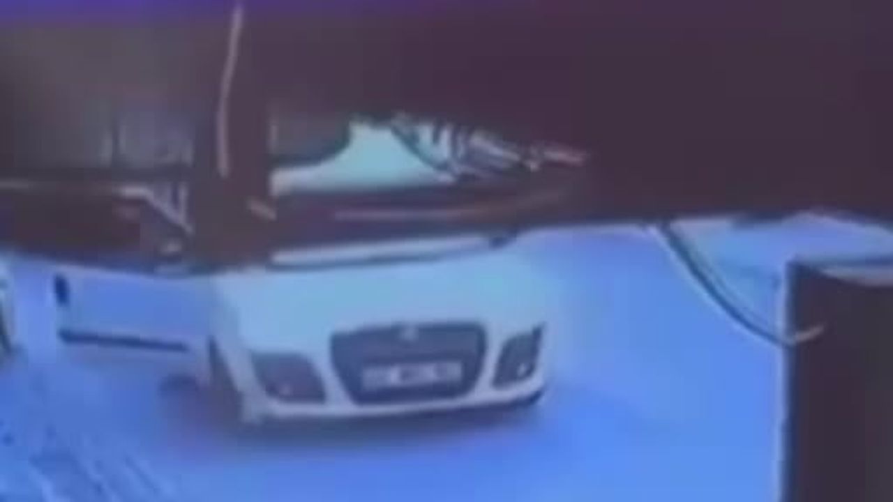 Turgutlu'da motosikletli şüpheliler cüzdanı cebine koyup kaçtı