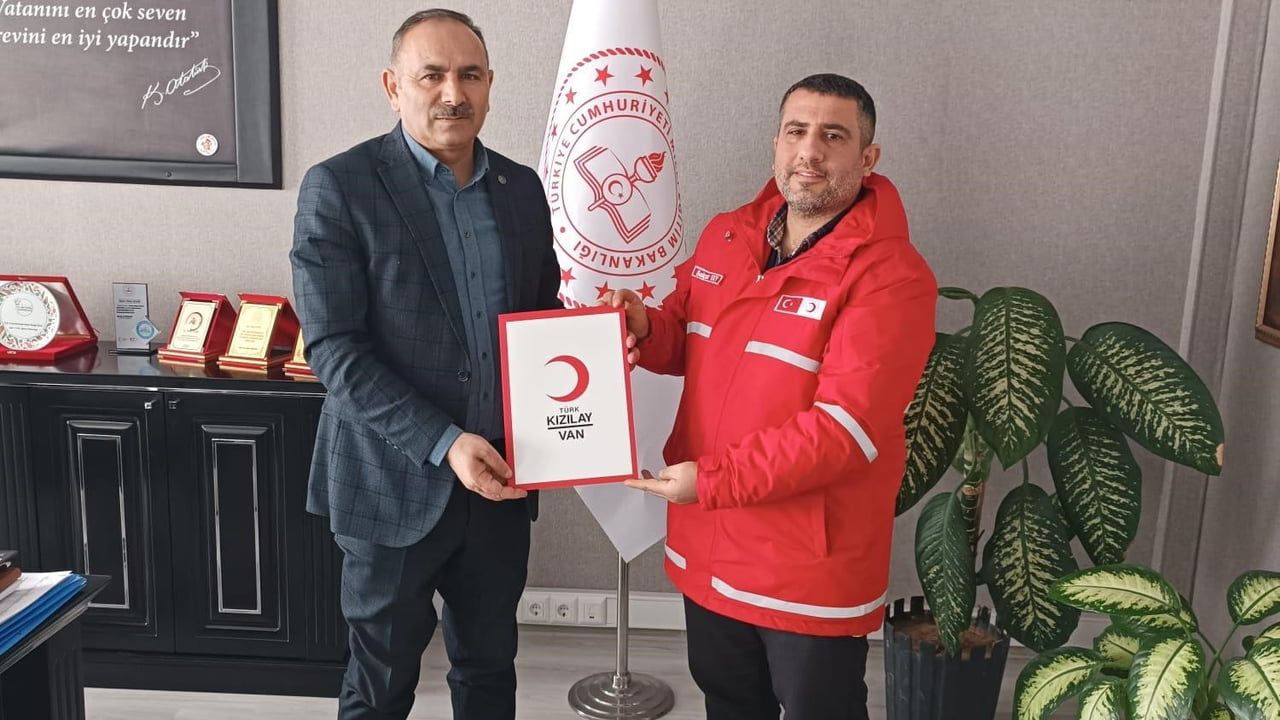 Türk Kızılayı Muradiye’de 16 Bin Öğrenciye Giyim Desteği (2025)