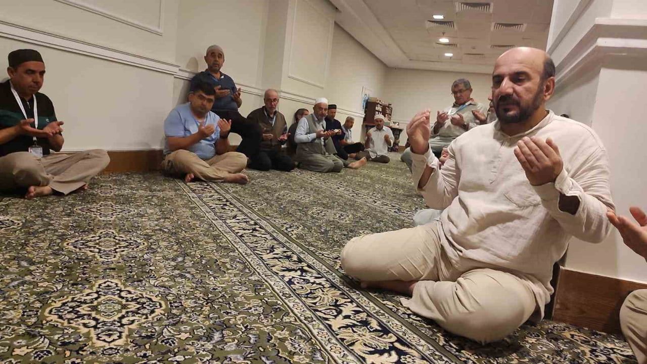 Türk Umreciler Miraç Kandilini Kutsal Topraklarda İhya Etti