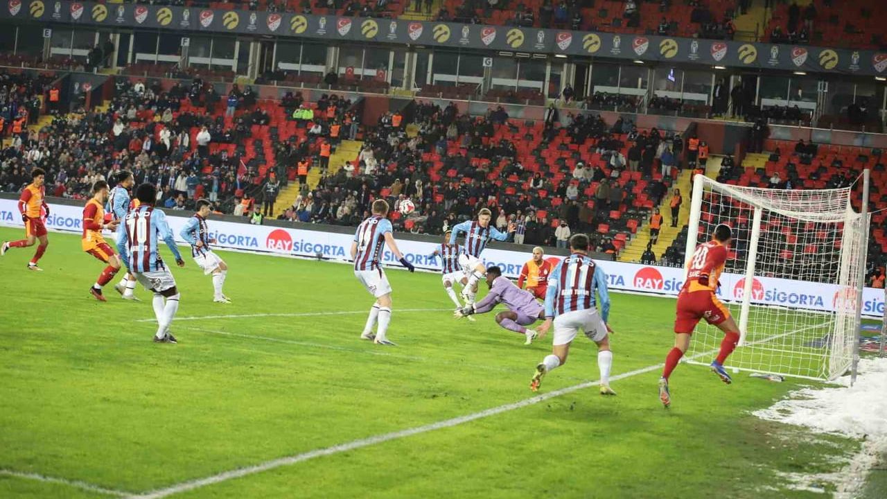 Turkcell Süper Kupa: Galatasaray 0-0 Trabzonspor — İlk 15 Dakika