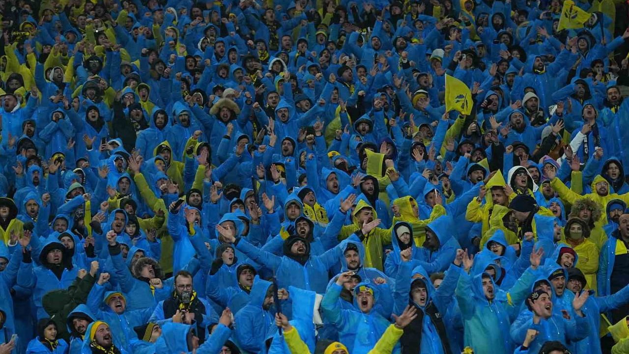 Turkcell Süper Kupa: Galatasaray - Fenerbahçe Finalini 58 bin 397 Seyirci İzledi