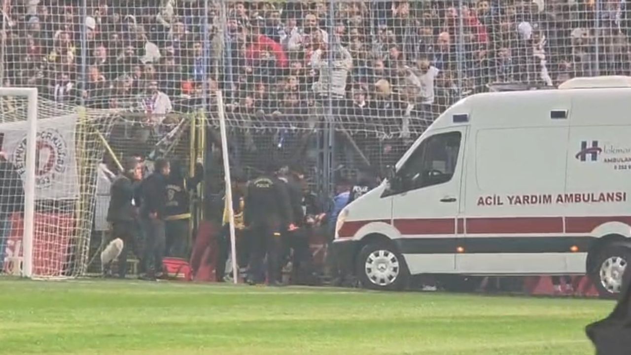 Türkiye Kupası: Fethiyespor taraftarı tribünden düştü, yoğun bakımda