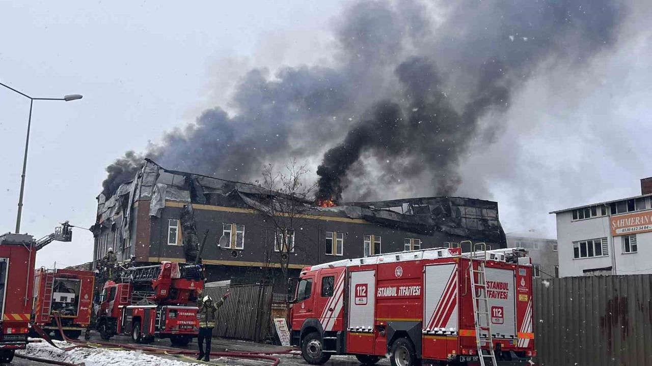 Tuzla'da çakmak fabrikasında yangın: 6 çalışan tahliye edildi