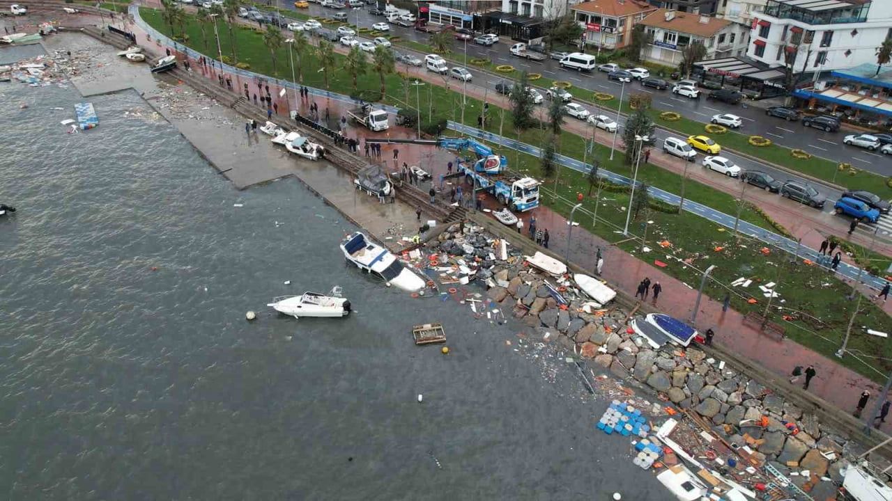 Tuzla'da Fırtına ve Sağanak: Tekneler Havadan Görüntülendi