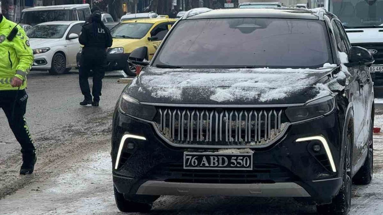 Tuzluca Belediye Başkanı Türkan’ın 76 ABD 550 Plakalı Aracı Iğdır’da Tartışma Yarattı