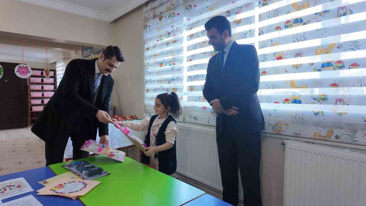 Tuzluca Kaymakamı Abdüllatif Yılmaz’dan 4-6 Yaş Kur’an Kursu Ziyareti