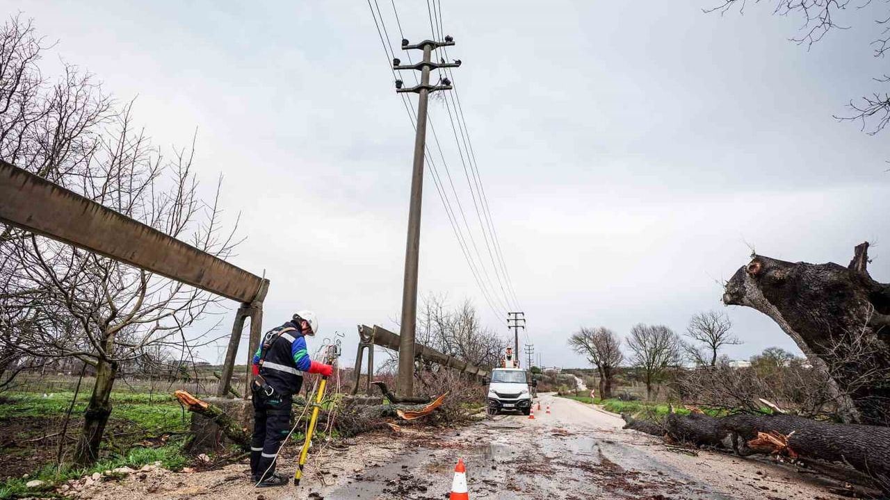 UEDAŞ Teyakkuzda: Bursa'da Elektrik Ekipleri 7-24 Görevde