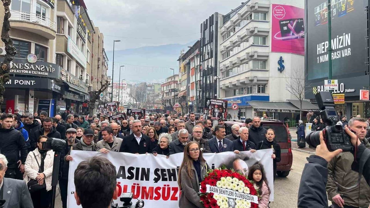 Uğur Mumcu Bursa'da Sevgi Yürüyüşüyle Anıldı