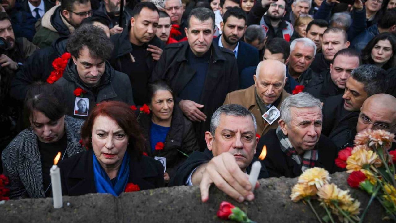 Uğur Mumcu, Ölümünün 33’üncü Yılında Evinin Önünde Anıldı