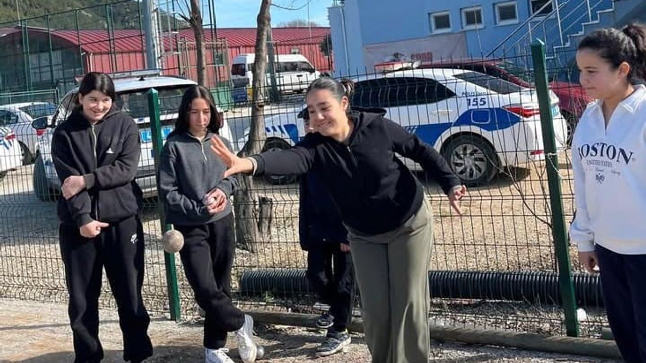 Ula'da 'Kuşaklar Bocce Sahasında Buluştu' Etkinliği