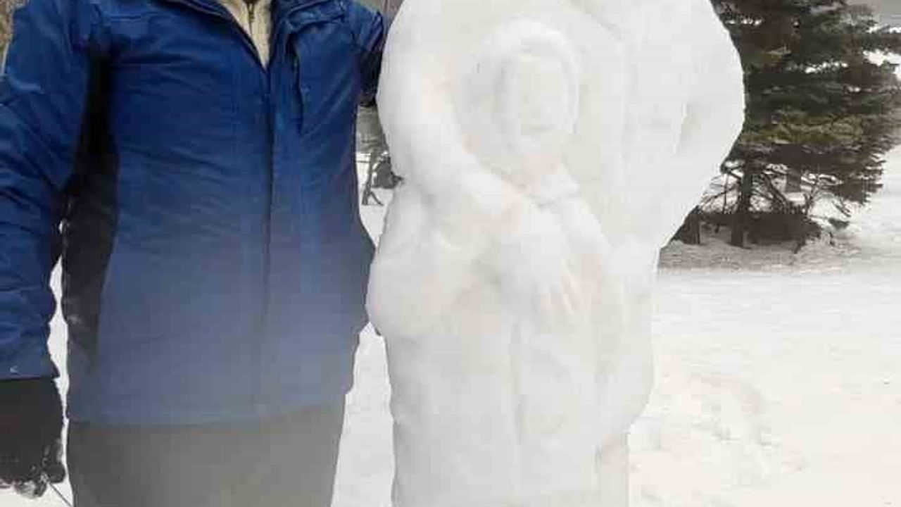 Uludağ'da Kardan Heykel Sanat Eseri Gibi