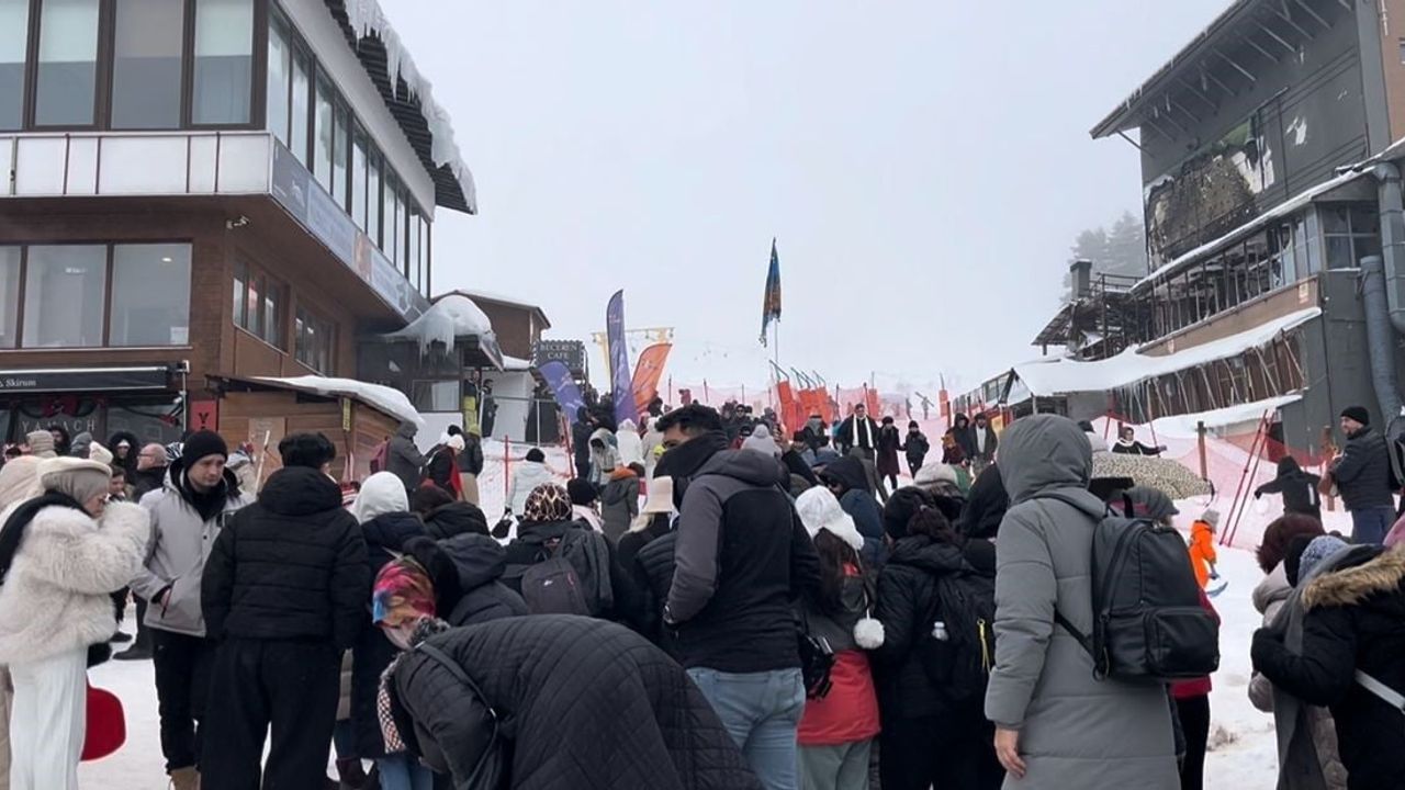 Uludağ Sömestr Tatilinde Akın: Pistler Hınca Hınç, Kar 85 cm