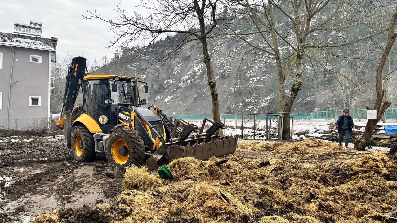 Ulus’ta yanan mobilya atölyesinde hasar tespiti başlatıldı