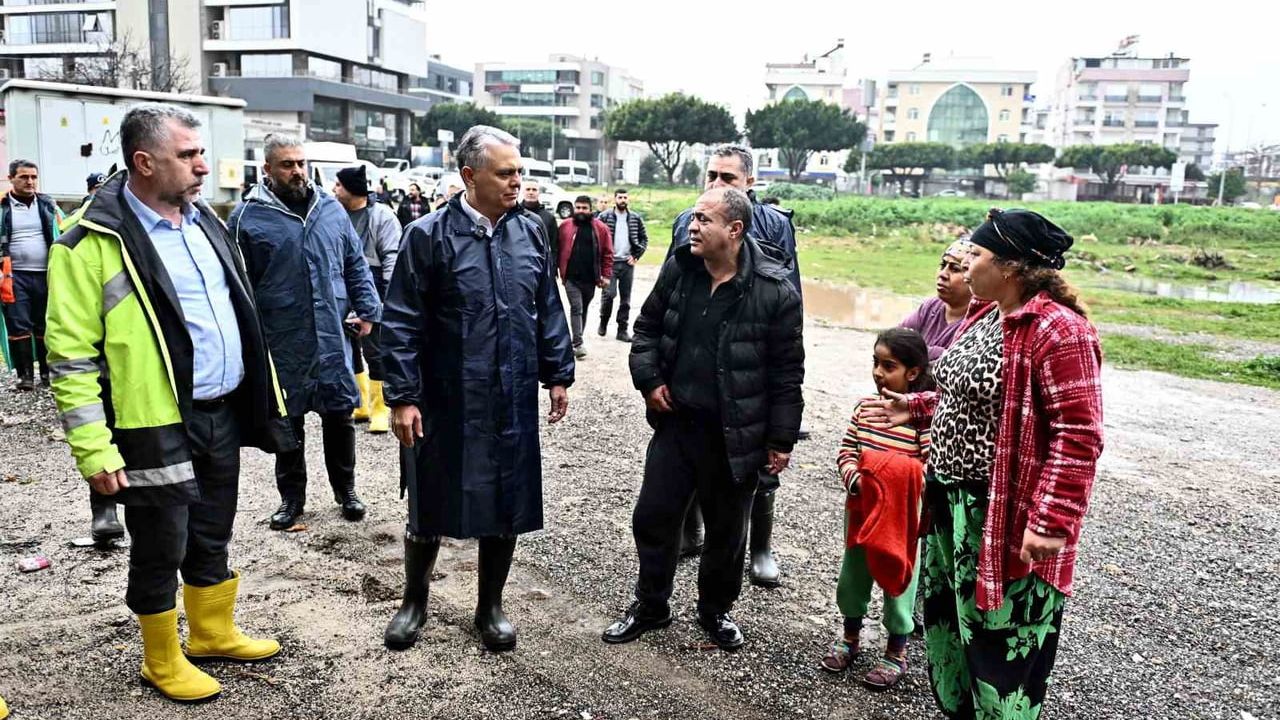 Ümit Uysal Gebizli'de: Muratpaşa'dan Selzedelere Hızlı Yardım