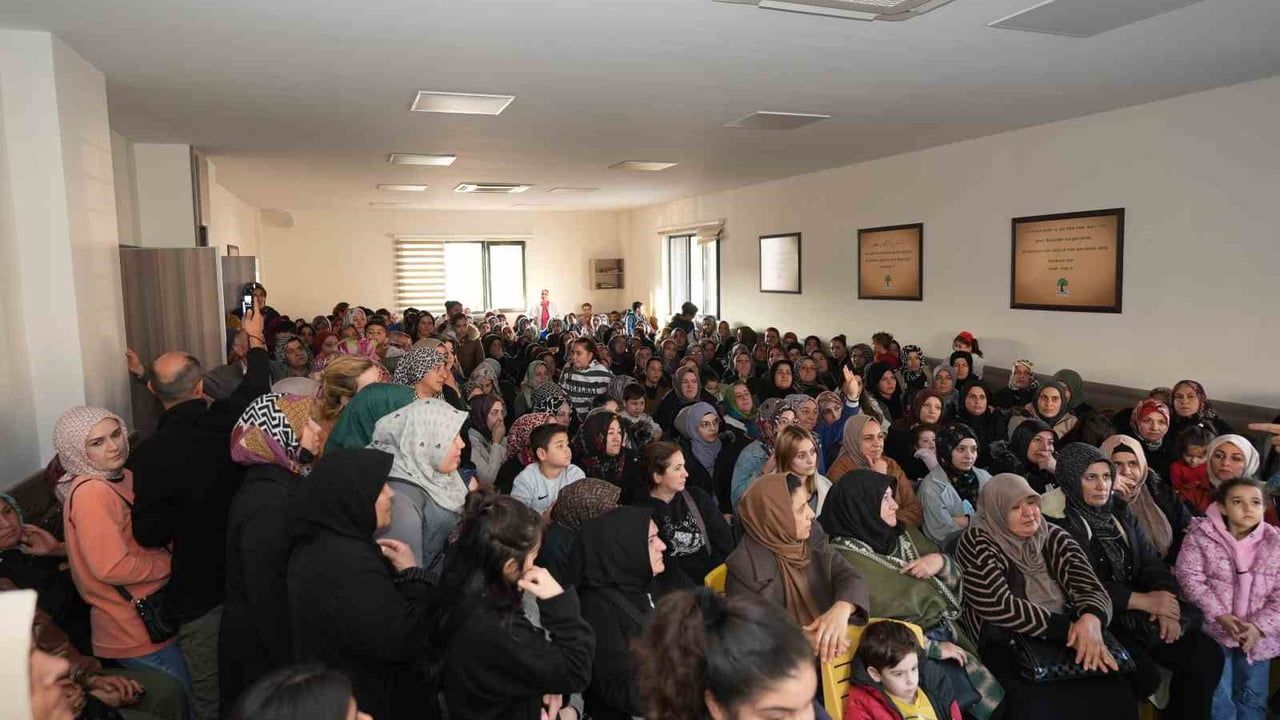 Umut Yılmaz Karşıyaka'da Kadınlarla Buluştu