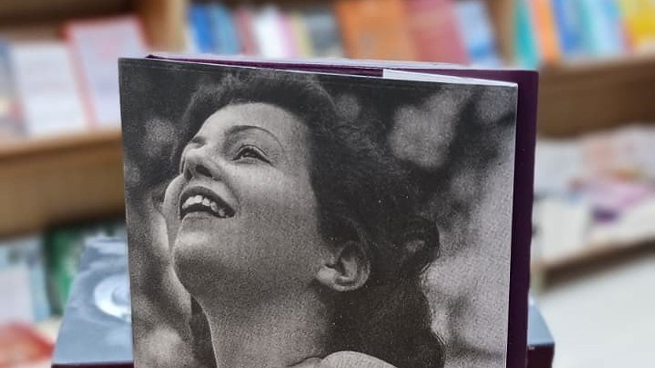 Ünal Ersözlü'nün 'Böğürtlen Öpücüğü' Yayında — 78 Bölümlük Tek Şiir