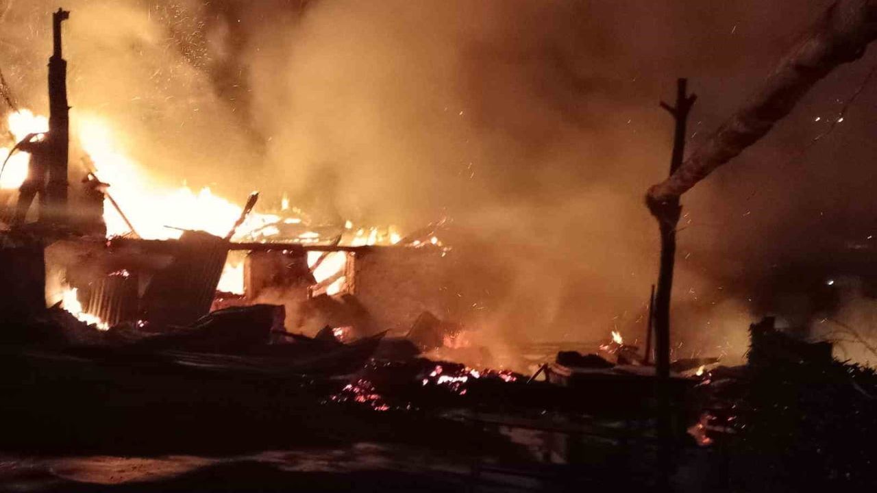 Ünye'de Evini Ateşe Veren Şahıs Ağaçta Asılı Halde Ölü Bulundu