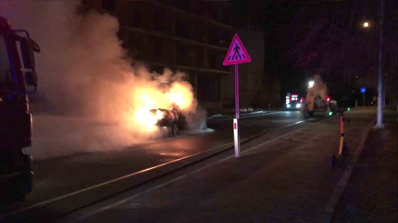 Ünye'de Seyir Halindeki Kamyonet Alev Aldı: Araç Küle Döndü
