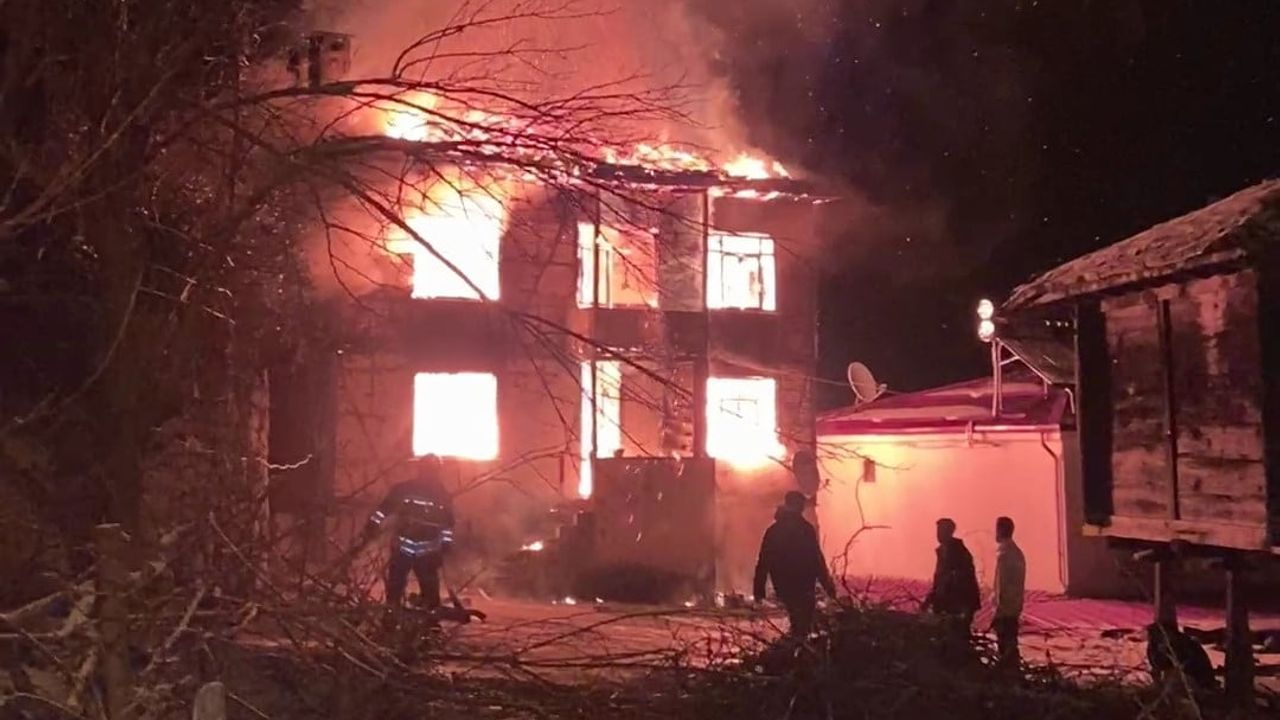 Ünye'de soba yangını: İki katlı ev tamamen kullanılamaz hale geldi