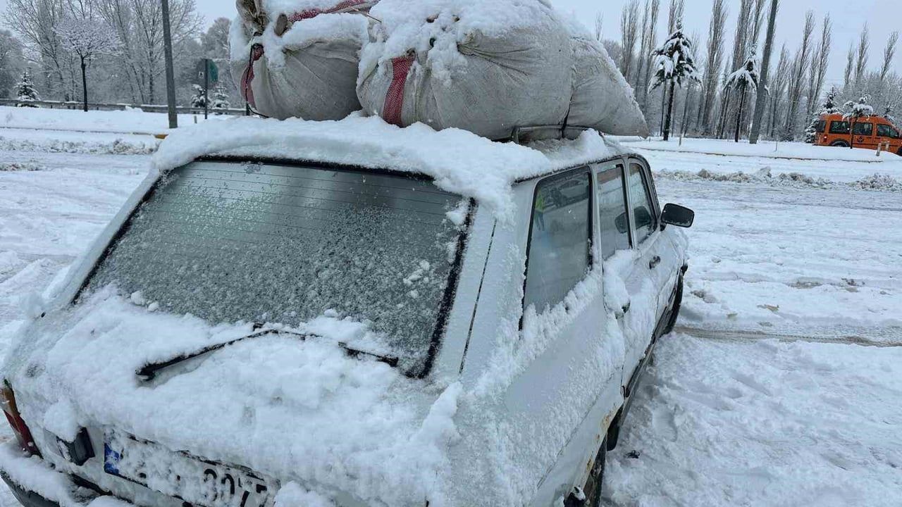 Uşak-Ankara Karayolu'nda Kar Trafiği Kilitledi: Dumlupınar Rampaları 3 Saat Kapalı