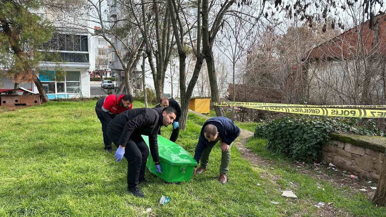 Uşak Millet Bahçesi'nde Erkek Cesedi Bulundu — Ali Keskin (53)