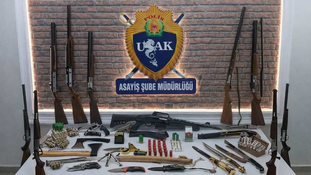 Uşak'ta Galericiler Sitesi'nde Asayiş Denetimi: Çok Sayıda Silah Ele Geçirildi