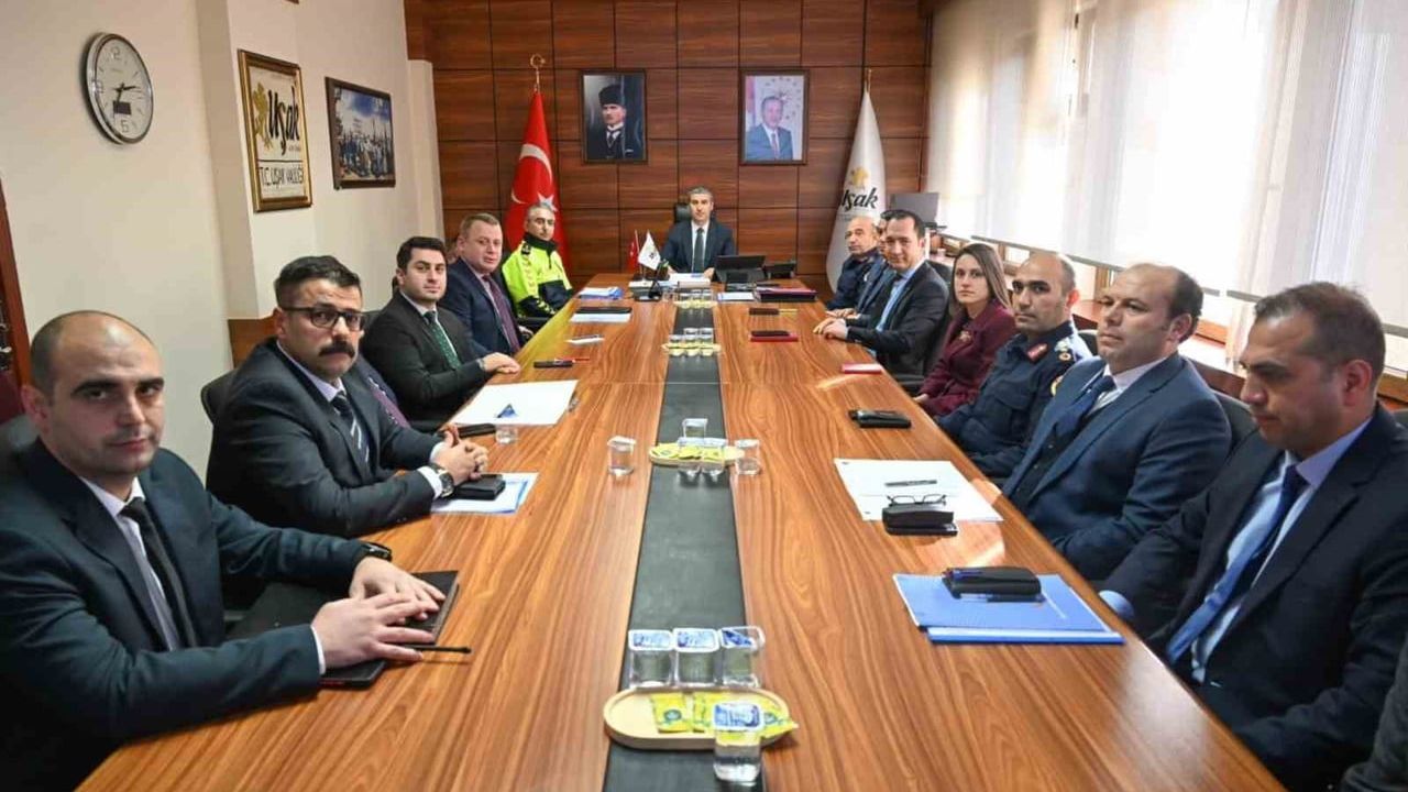 Uşak'ta İl Güvenlik ve Asayiş Toplantısı Vali Naci Aktaş Başkanlığında
