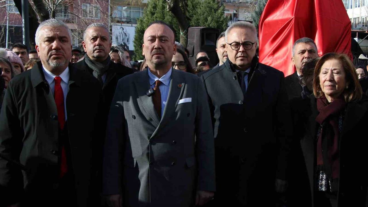 Uşak’ta İsmet İnönü Büstü Törenle Açıldı