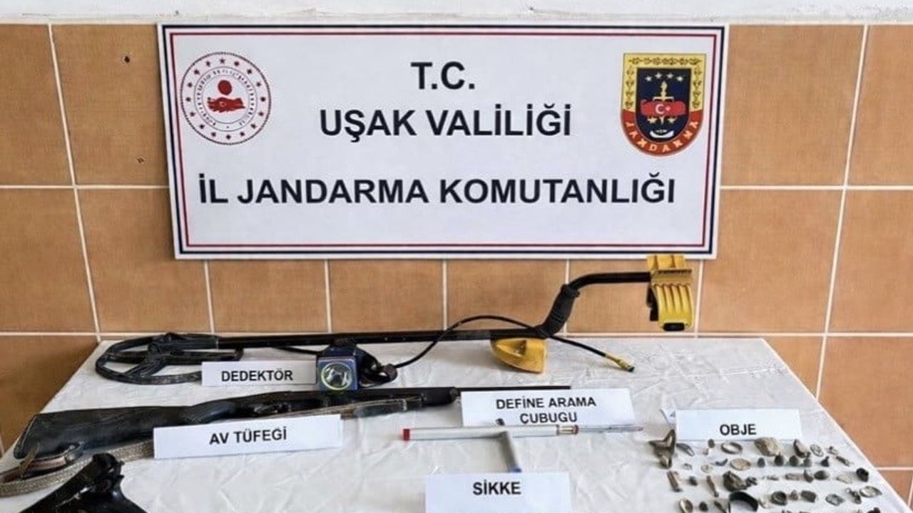 Uşak’ta Jandarma’dan Tarihi Eser Kaçakçılarına Darbe: 48 Osmanlı Sikke Ele Geçirildi