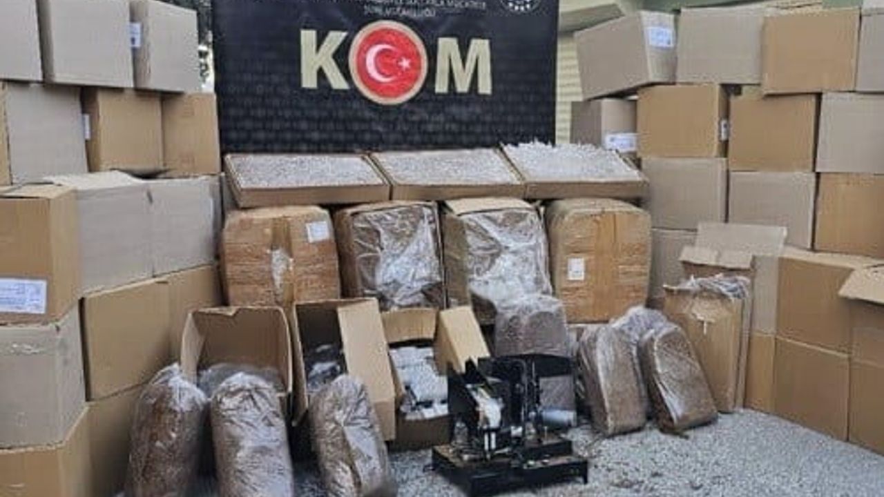 Uşak’ta Kaçak Tütün ve Makaron Operasyonu: 837 Bin Makaron Ele Geçirildi