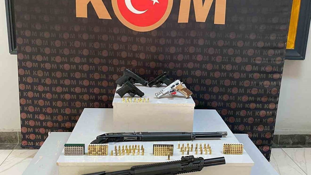 Uşak'ta Sosyal Medyada Silah Paylaşımı: 6 Gözaltı, 3 Tutuklama