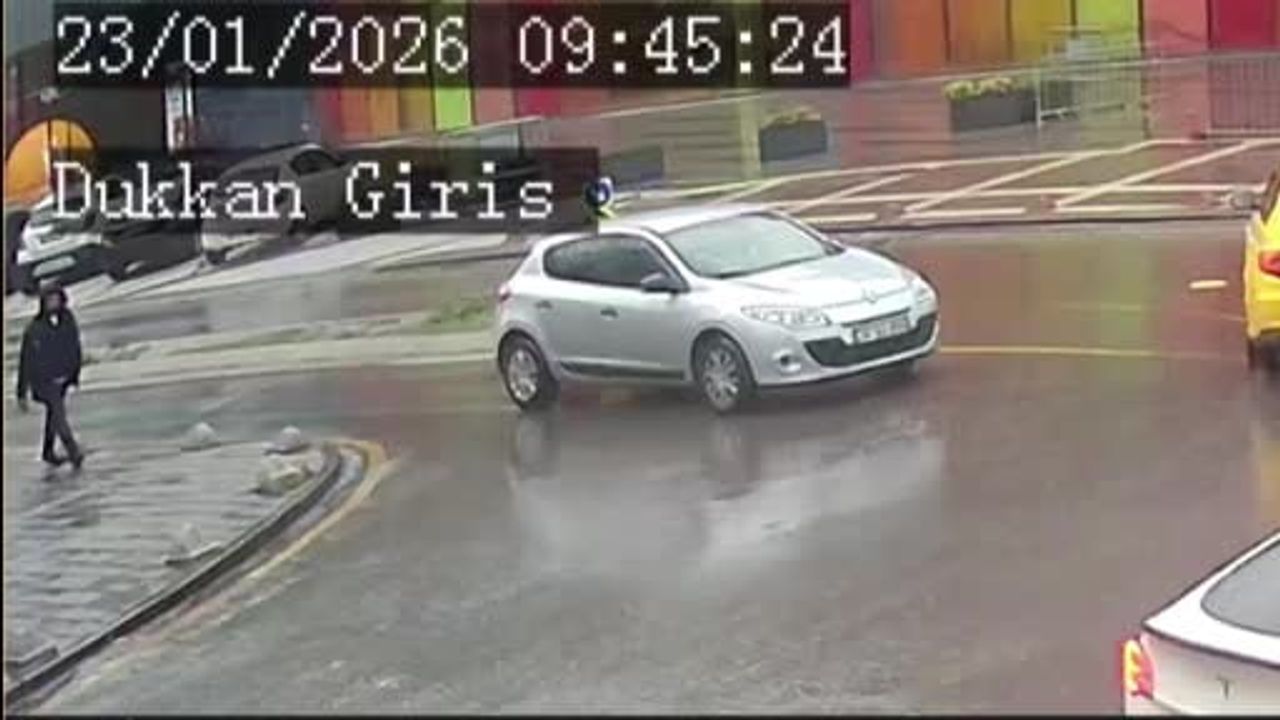 Üsküdar'da Hafriyat Kamyonu Damper Kapağı Açıldı: Kadın Yaralandı, Basın Aracı Zarar Gördü