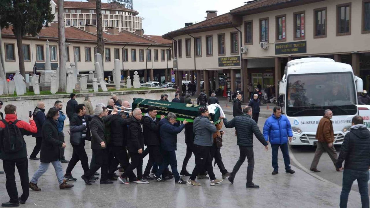 Usta Fotoğrafçı Sadri Varol Gözyaşları ile Uğurlandı