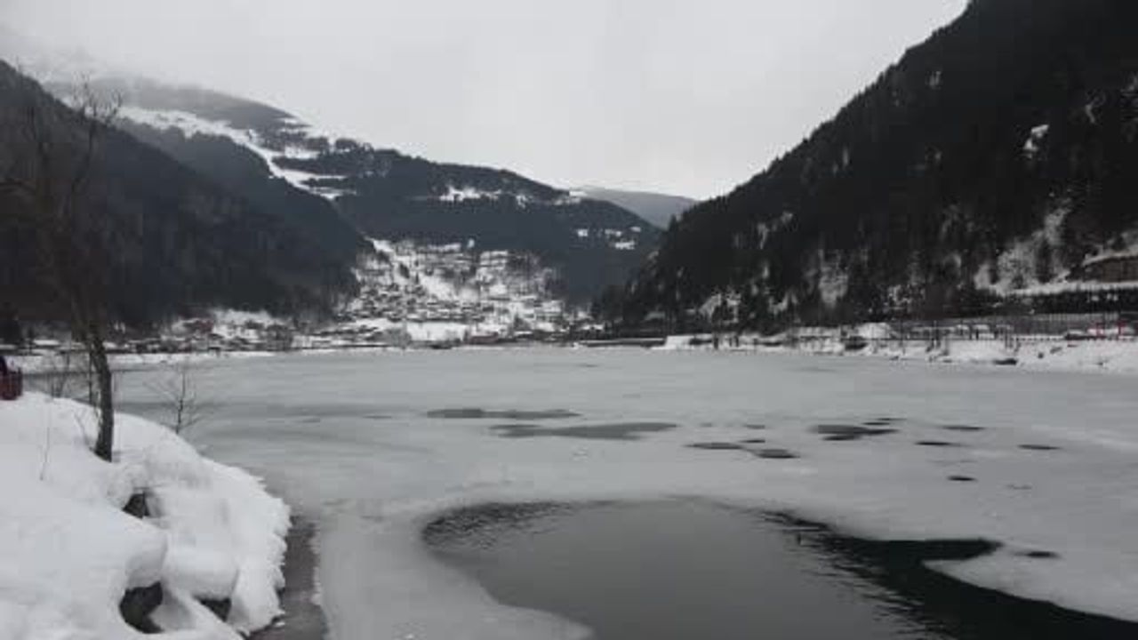 Uzungöl'de İlk Kış Festivali Başladı: Kar, Horon ve Kalandar Şenliği