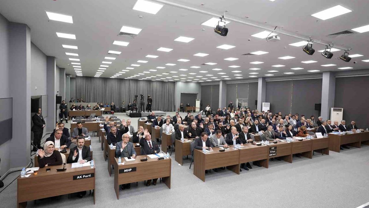 Vahap Seçer: Mersin’in değerlerine tüm kent sahip çıkmalı