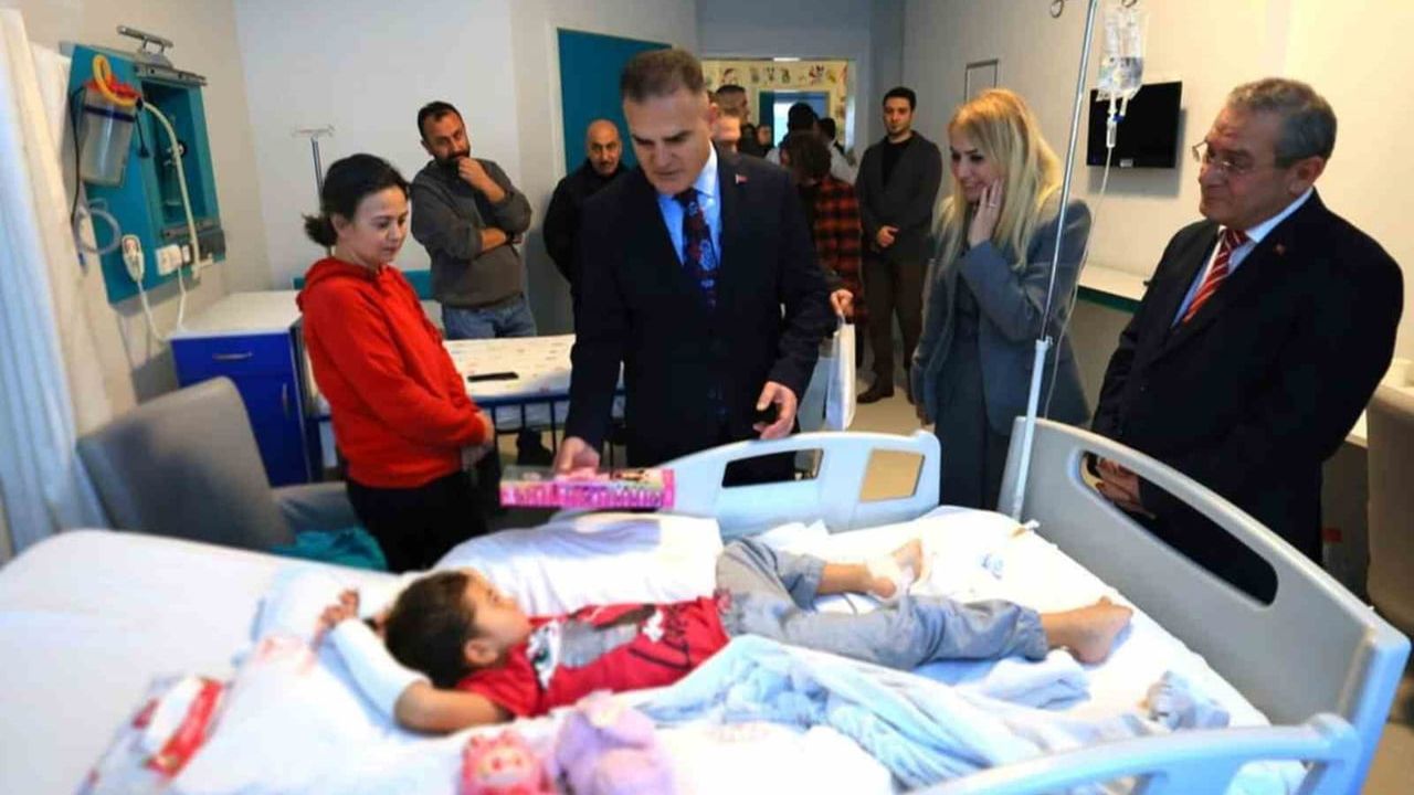 Vali Akbıyık Yeni Yılı Hastalar, Yaşlılar ve Görevdekilerle Karşıladı