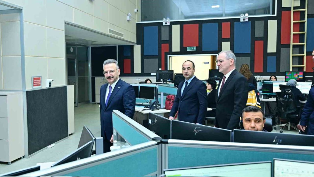 Vali Aksoy'tan 112 Acil Çağrı Merkezi'ne Yılbaşı Ziyareti — Eskişehir