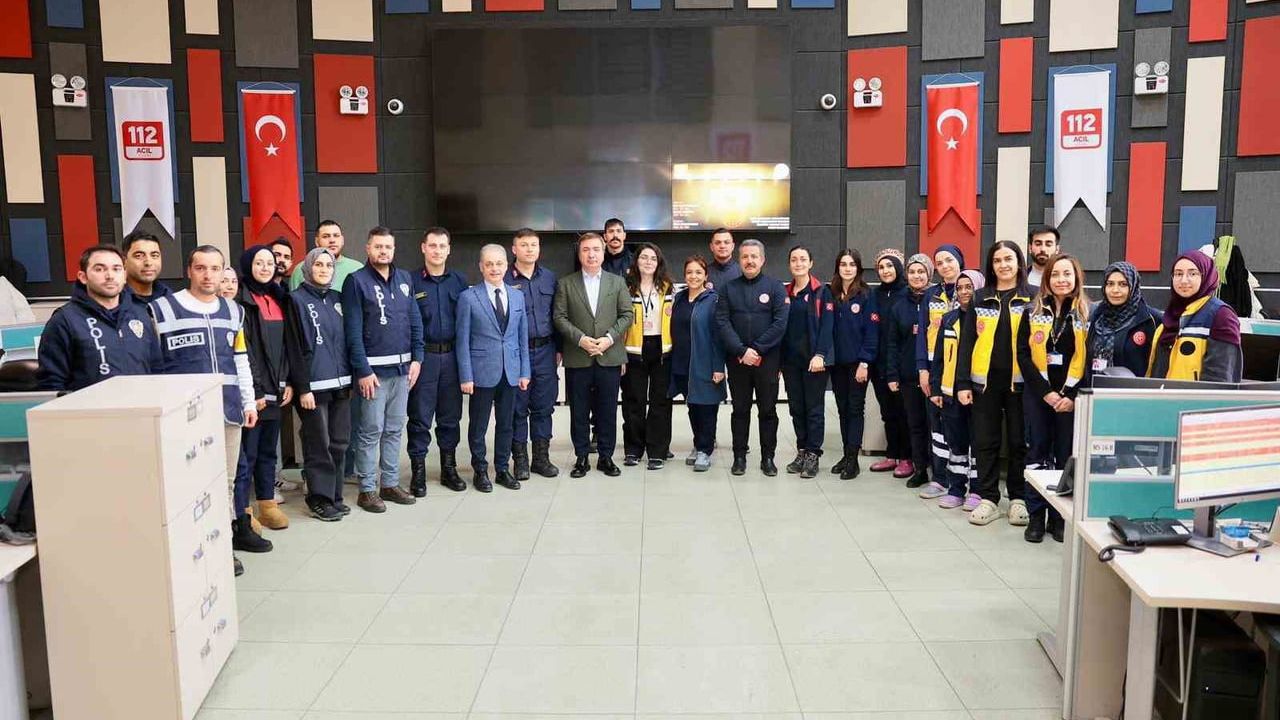 Vali Aydoğdu’dan Erzincan 112 Acil Çağrı Merkezi Ziyareti