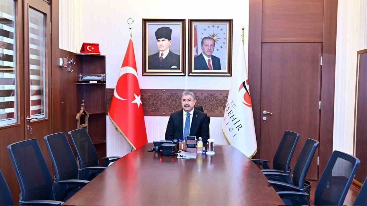 Vali Erdinç Yılmaz 7. Bölge Düzensiz Göç Toplantısına Katıldı