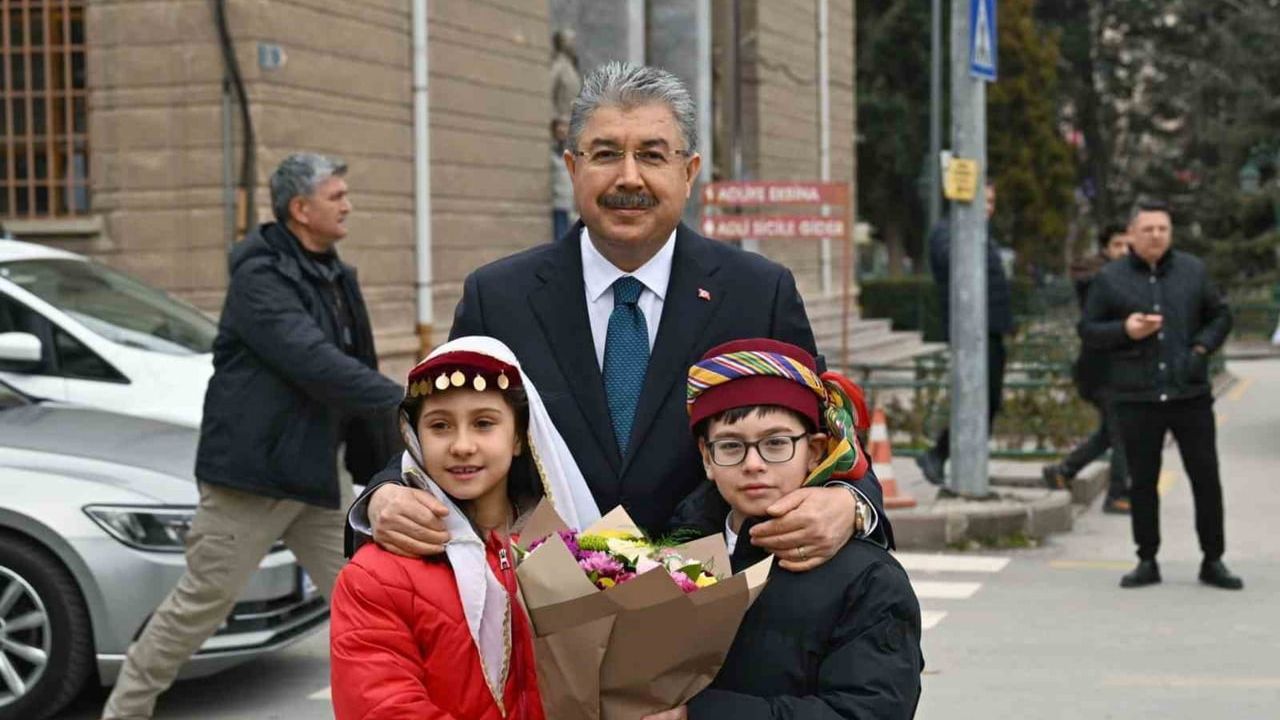 Vali Erdinç Yılmaz’dan Çiçek Yerine Bağış Çağrısı