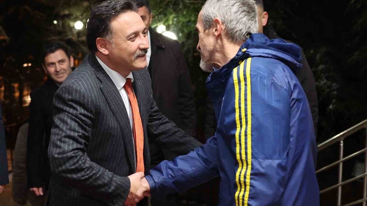 Vali Gökmen Çiçek Talas'ta Ev Ziyaretleriyle Vatandaşların Taleplerini Dinledi