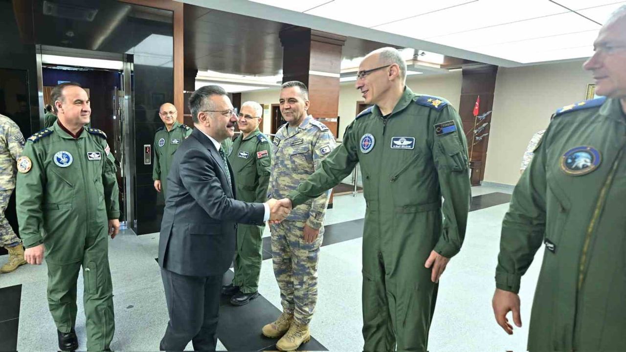 Vali Hüseyin Aksoy'dan Muharip Hava Kuvveti Komutanlığı'na Veda Ziyareti