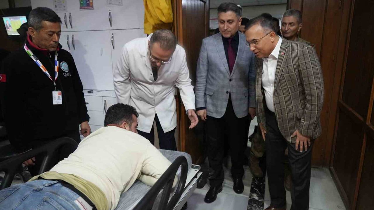 Vali Kemal Çeber, TAG Otoyolu'ndaki Kazada Yaralananları Ziyaret Etti