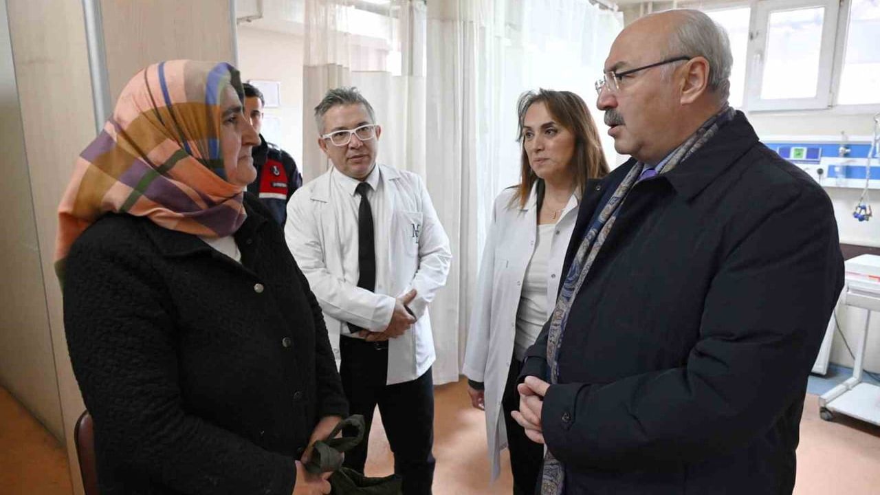 Vali Köşger'den Buldan'daki servis kazası yaralılarına ziyaret