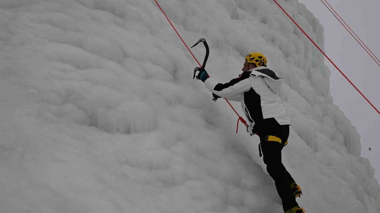 Vali Mustafa Çiftçi Palandöken'de Yapay Buz Duvarına Tırmandı