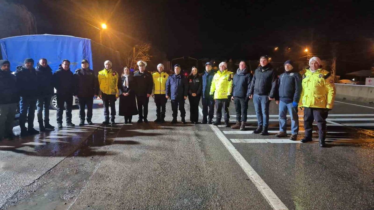 Vali Nurtaç Arslan 2025'in Son Uygulamasında Polis Denetimine Katıldı