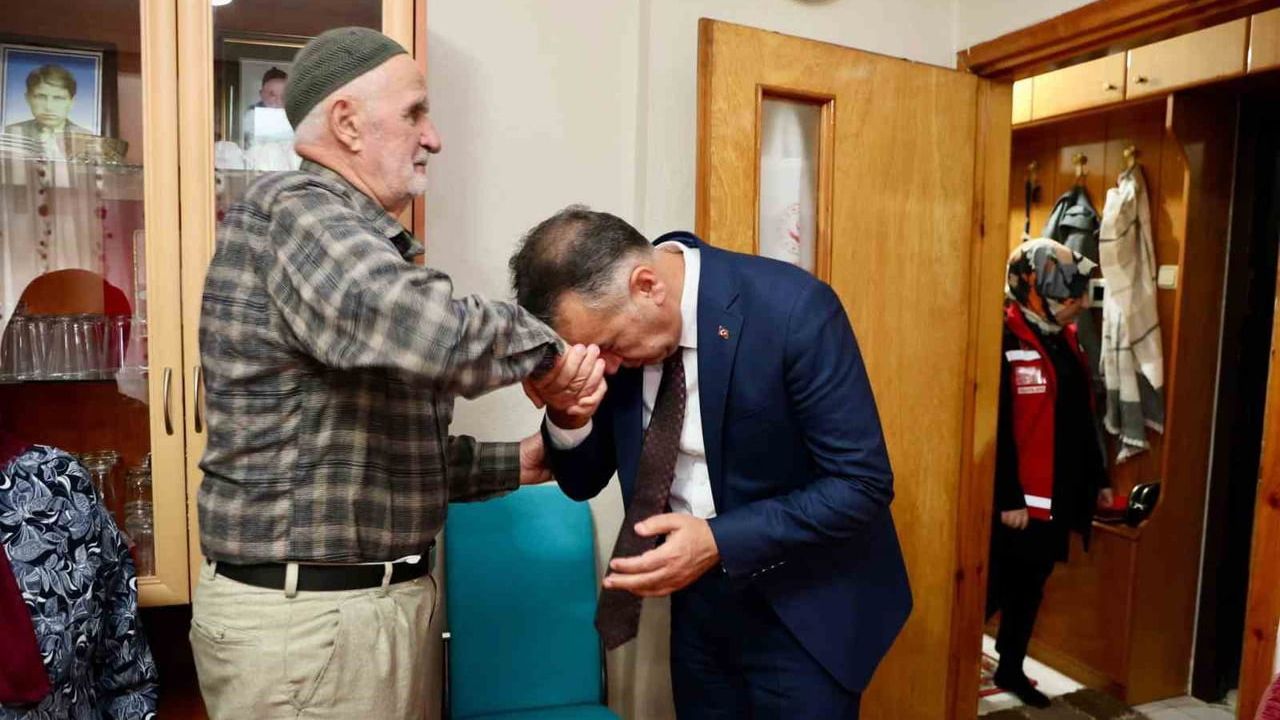 Vali Oktay Çağatay'tan İlk Ziyaret: Şehit Nuri Özcan'ın Babaevinde Taziye