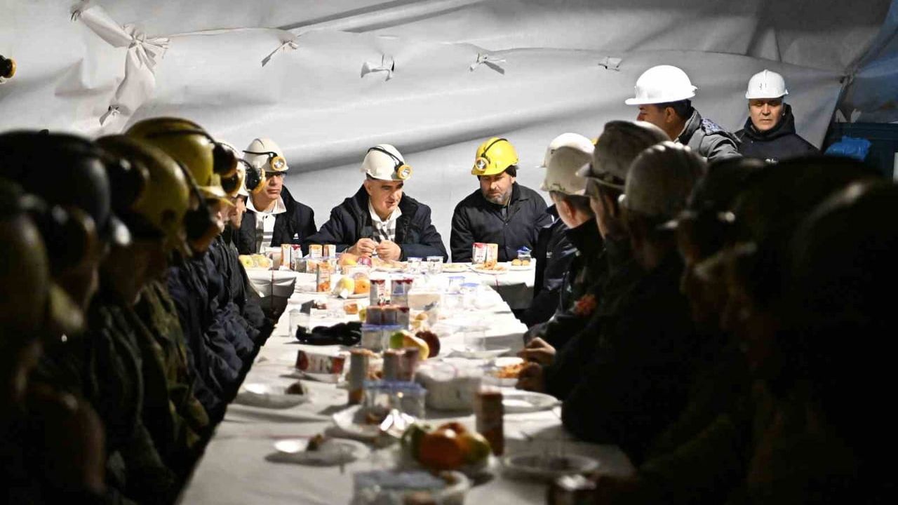 Vali Özkan Soma'da Madencilerle 2026'yı Yeraltında Karşıladı