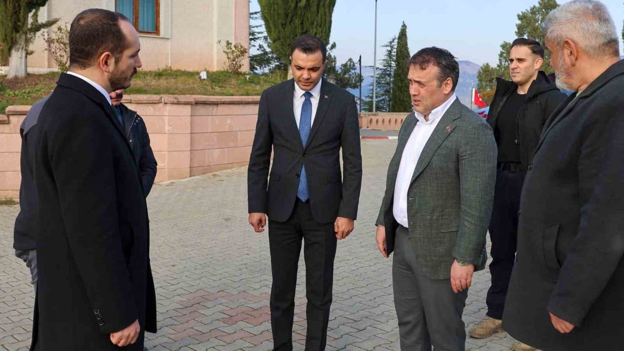 Vali Sözer Dursun Fakıh Türbesi'nde İnceleme: Çevre Düzenlemesi Planlanıyor