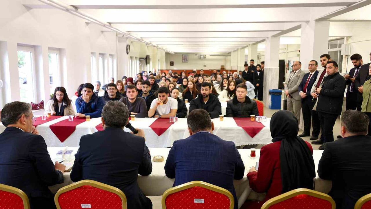Vali Sözer Gölpazarı MYO'da Öğrencilerle Buluştu